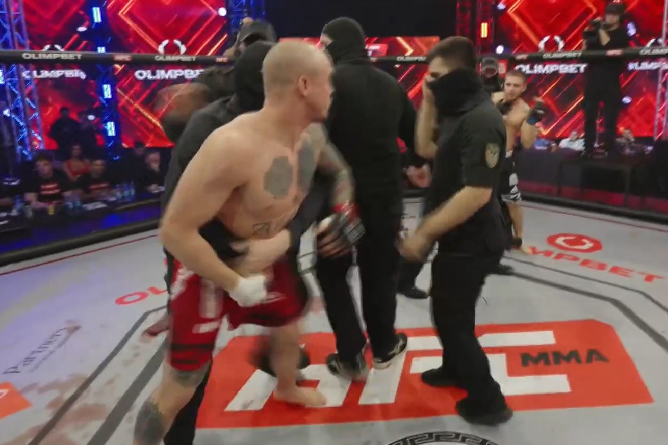 Missed Fists: Bout cancelled after fighter rushes opponent during introductions