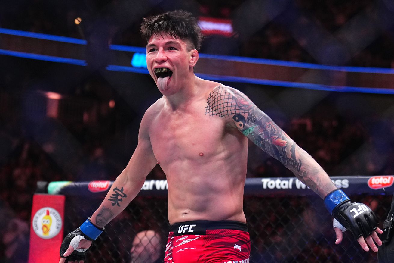 UFC 313 video: Ignacio Bahomondes makes quick work of Jalin Turner with nasty triangle choke submission