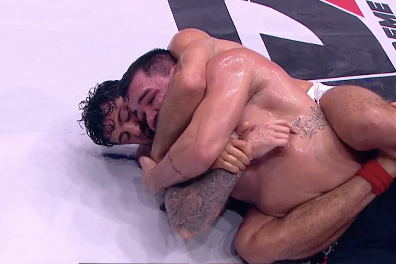 Arman Tsarukyan chokes out Patricky Pitbull in grappling match in Russia