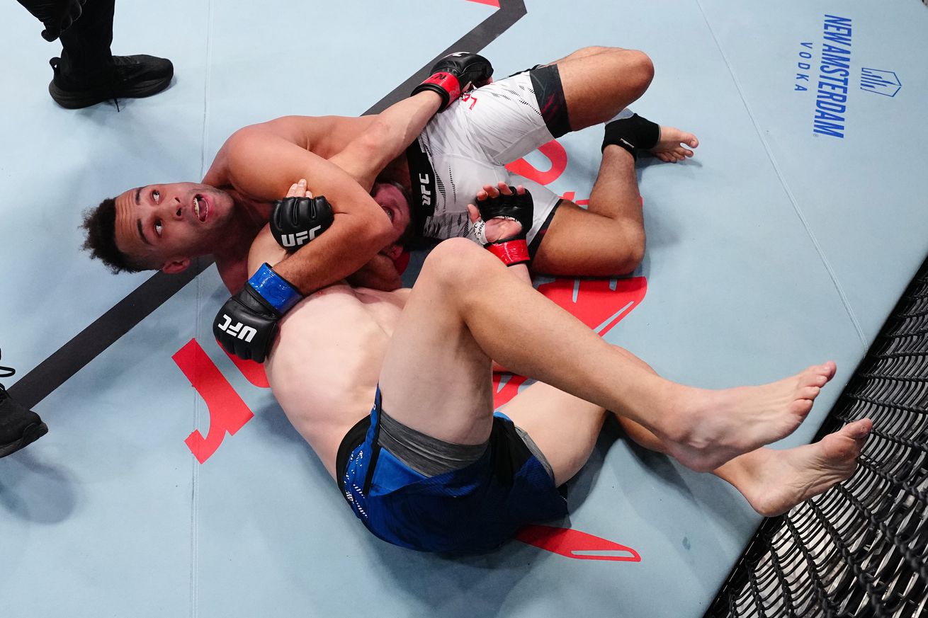 Jordan Leavitt put Kurt Holobaugh to sleep with anaconda choke at UFC Vegas 107