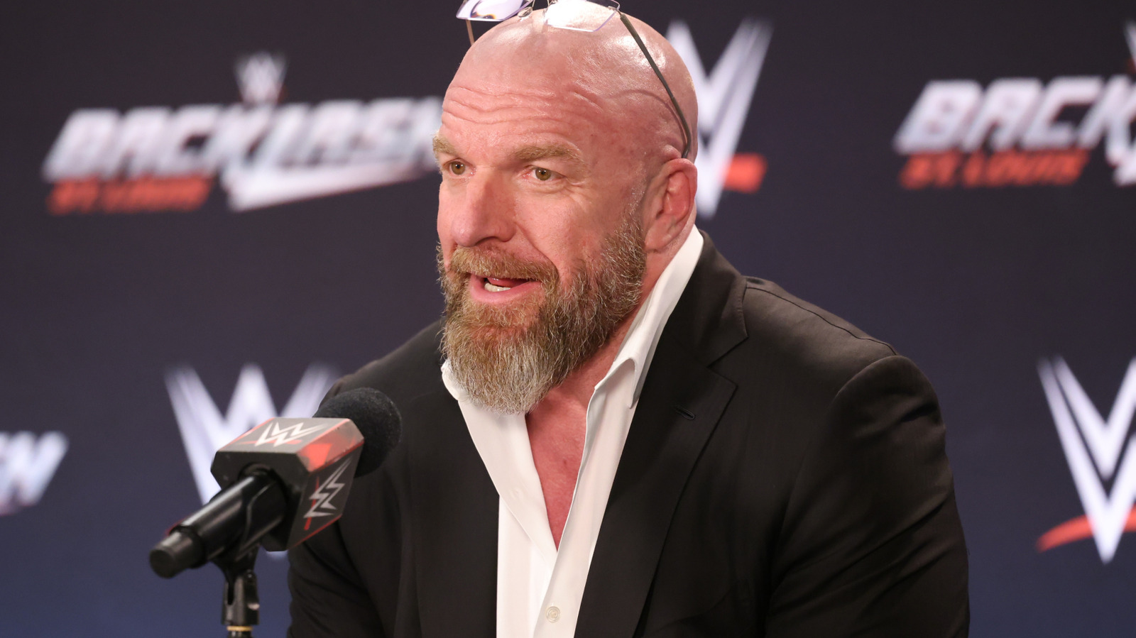 Huge Name Set To Return On WWE Raw & Kick Off Retirement Match Storyline