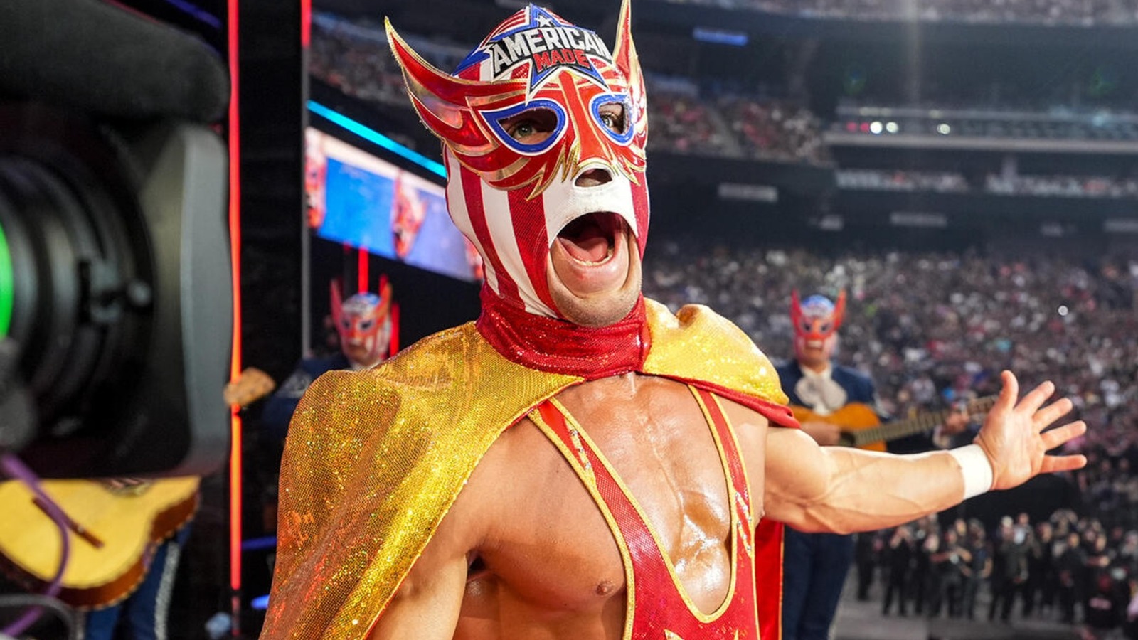 El Grande Americano Embraces WWE HOFer To The Delight Of AAA Fans