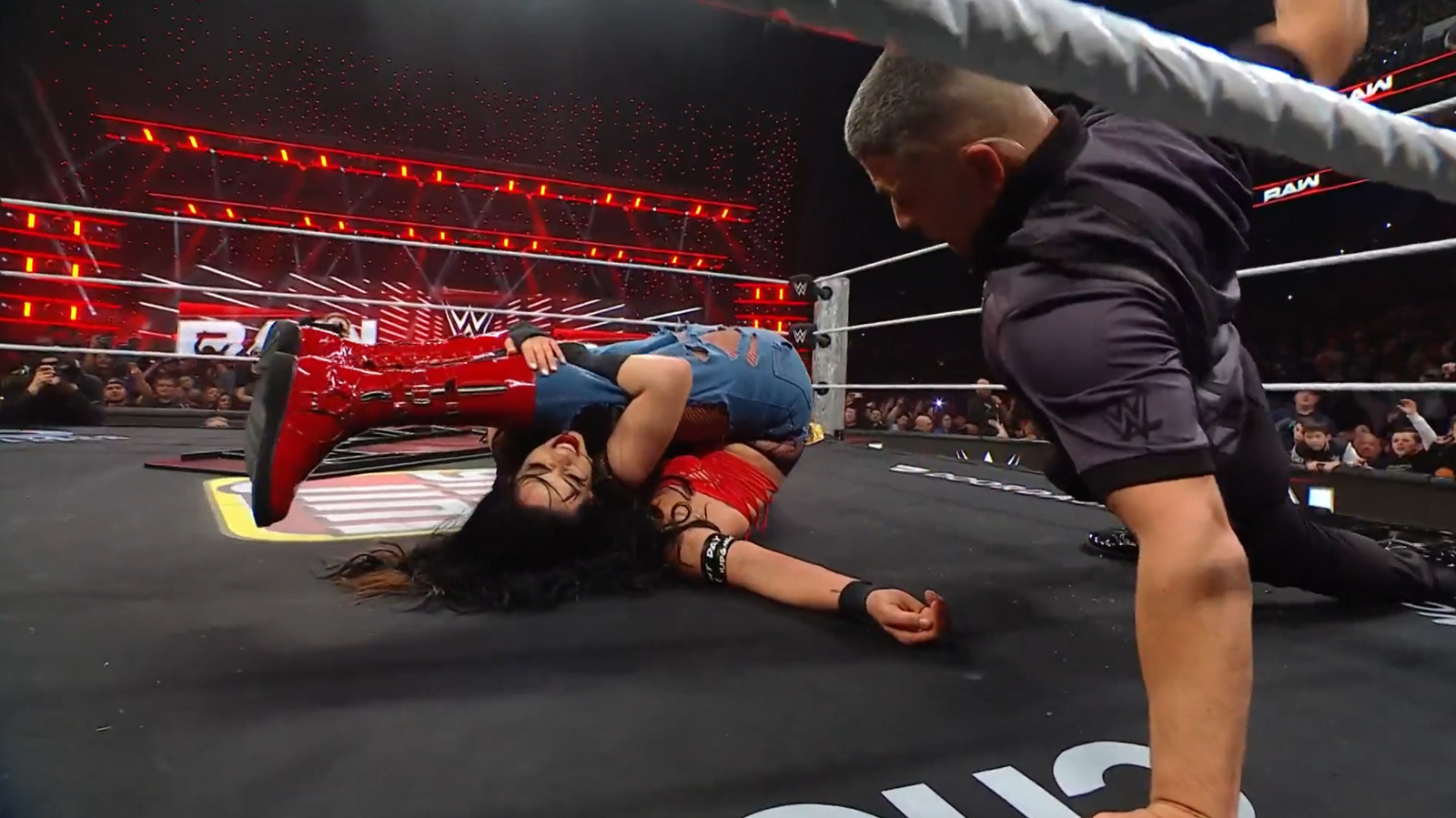 Stephanie Vaquer Survives Philly Street Fight, Retains Women’s World Title On WWE Raw