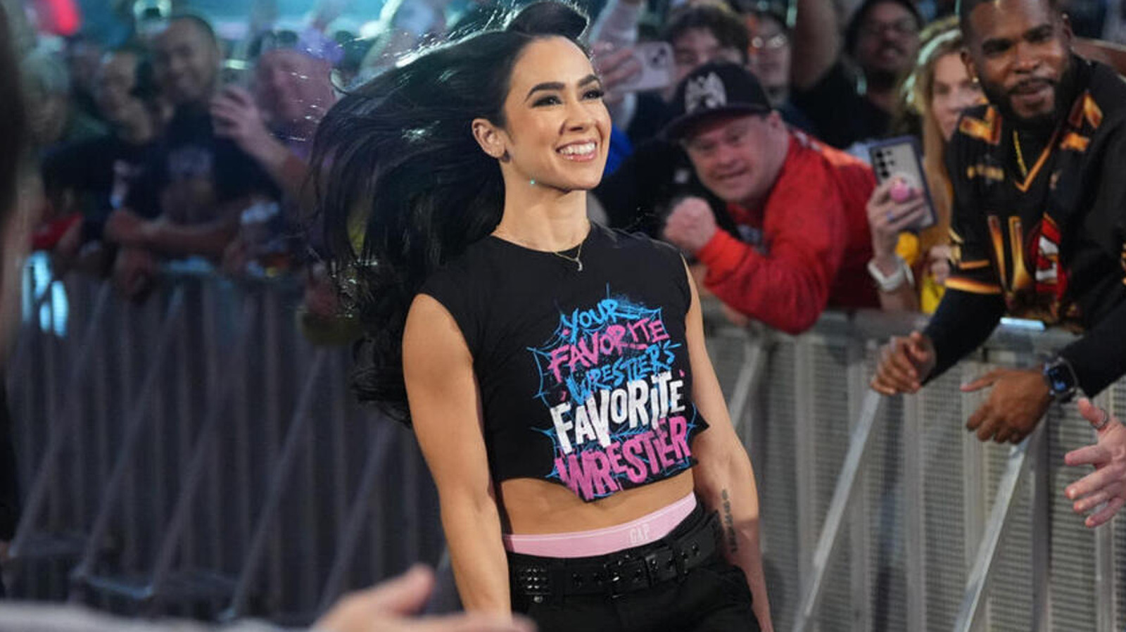 AJ Lee Taps Out Becky Lynch, Wins Women’s IC Title At WWE Elimination Chamber
