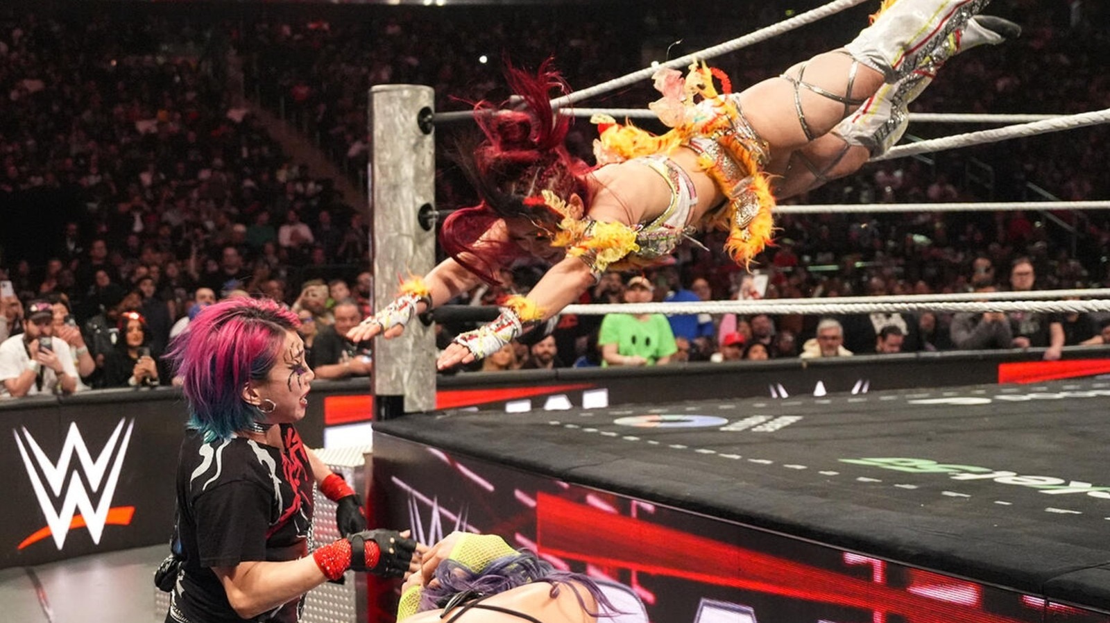 WWE EVOLVE Commentator Criticizes Suicide Dives Following Scary IYO SKY Moment On Raw
