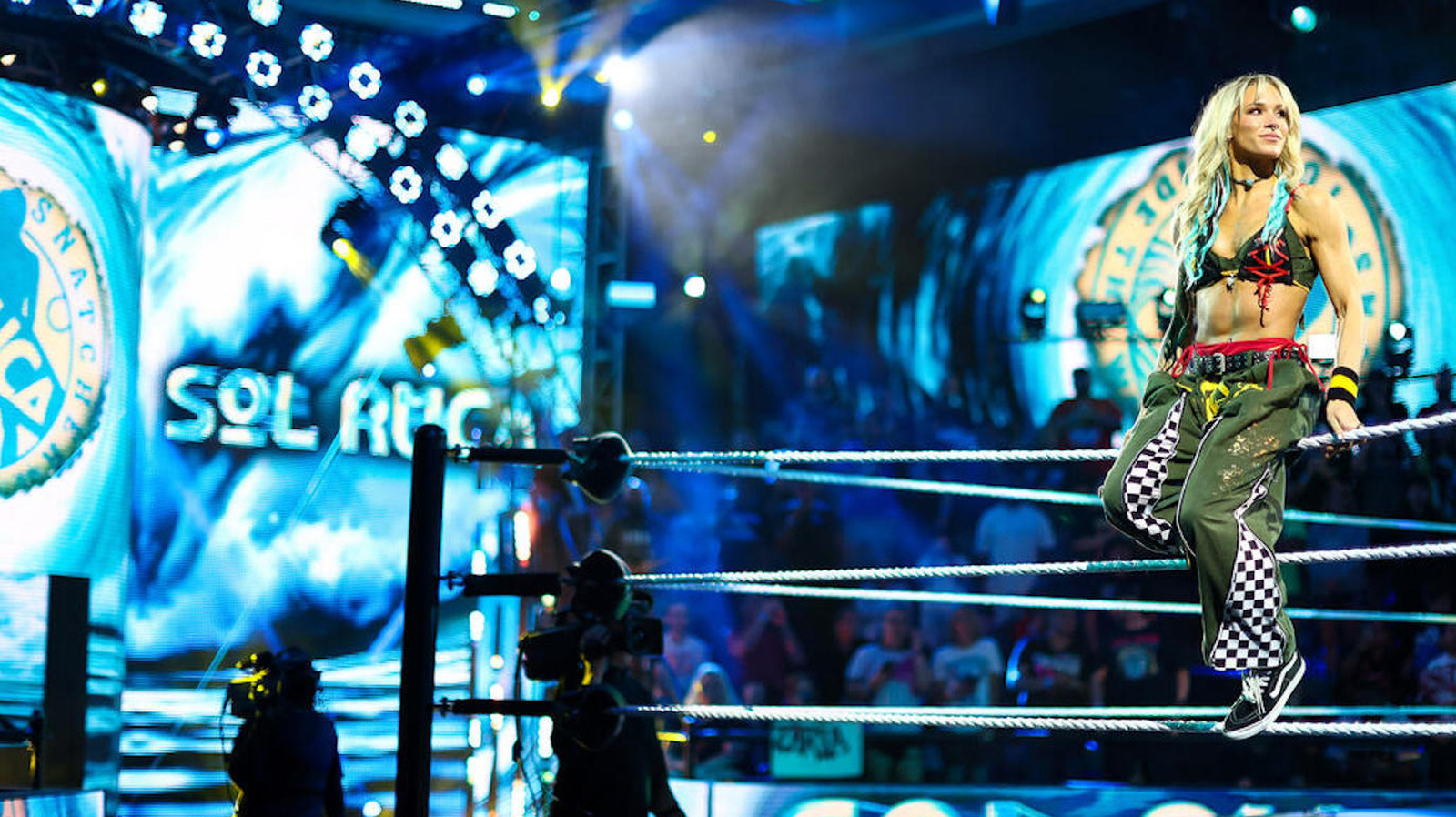 Sol Ruca Officially Signs Main Roster Contract, Snatches Becky Lynch’s Soul On WWE Raw