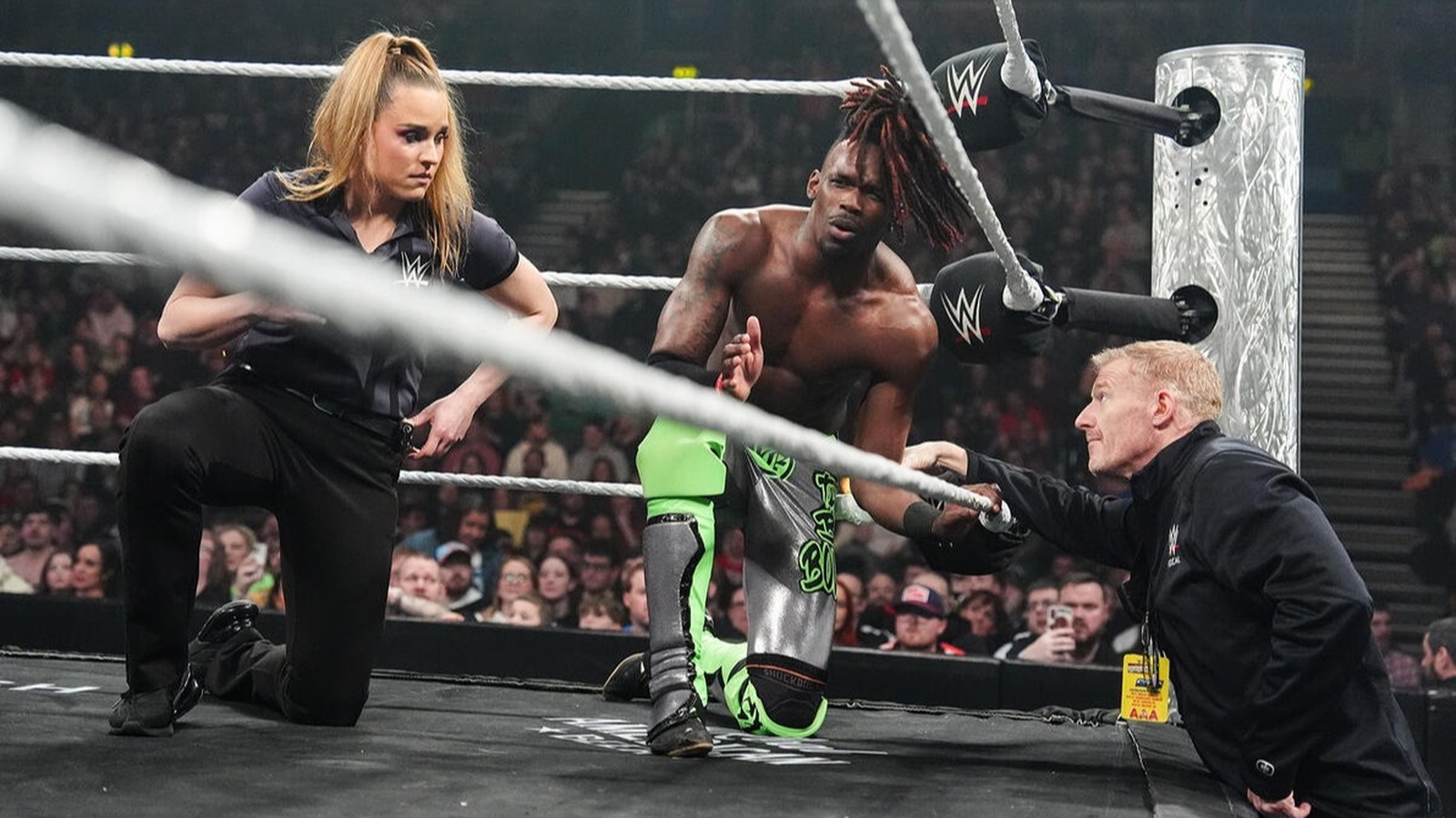 Je’Von Evans Recalls Medical Stoppage After ‘Seeing Stars’ During WWE Raw Match