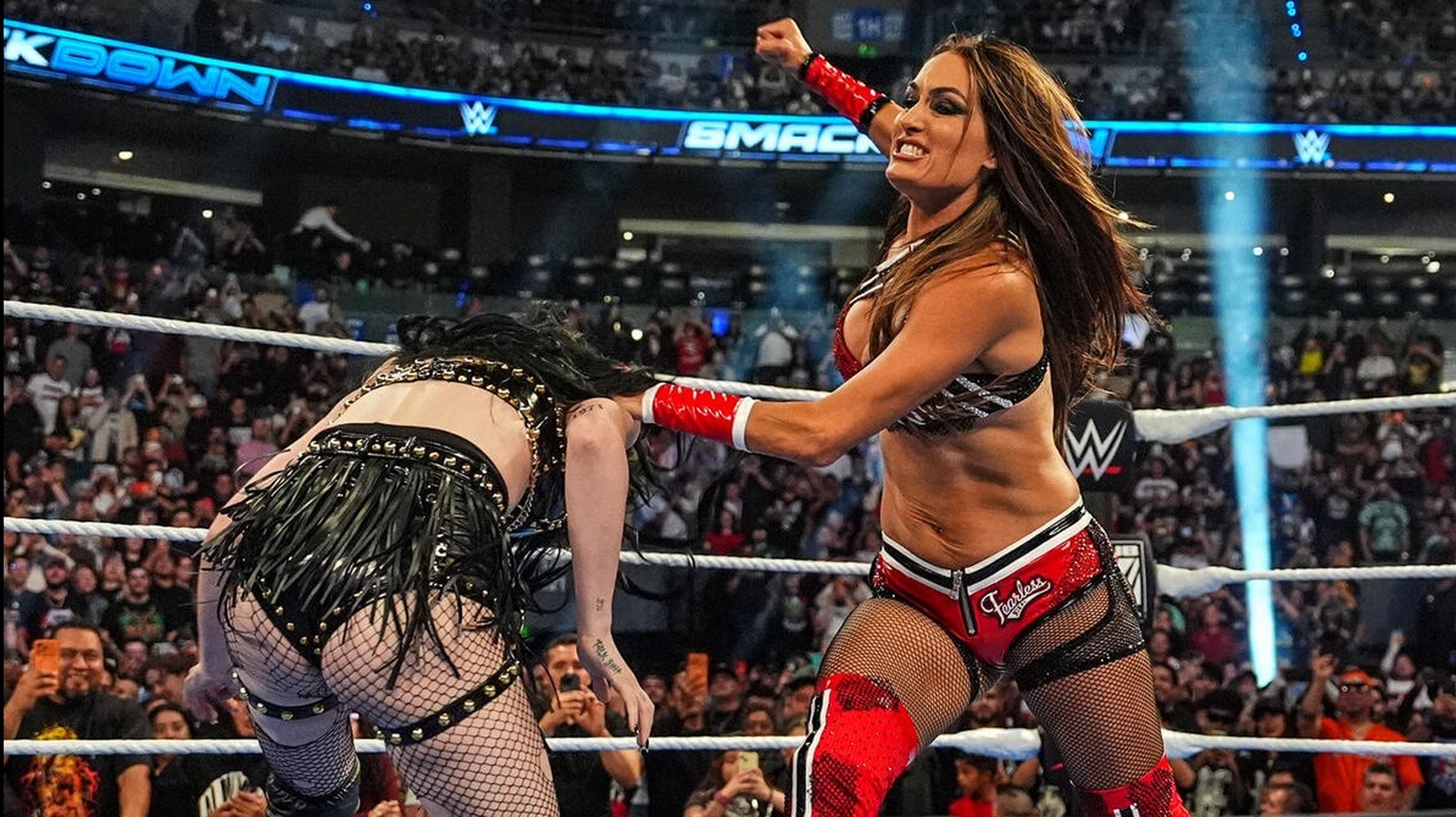 Nikki Bella Comments On WWE SmackDown Match With Paige, Thought They’d Be On A PLE