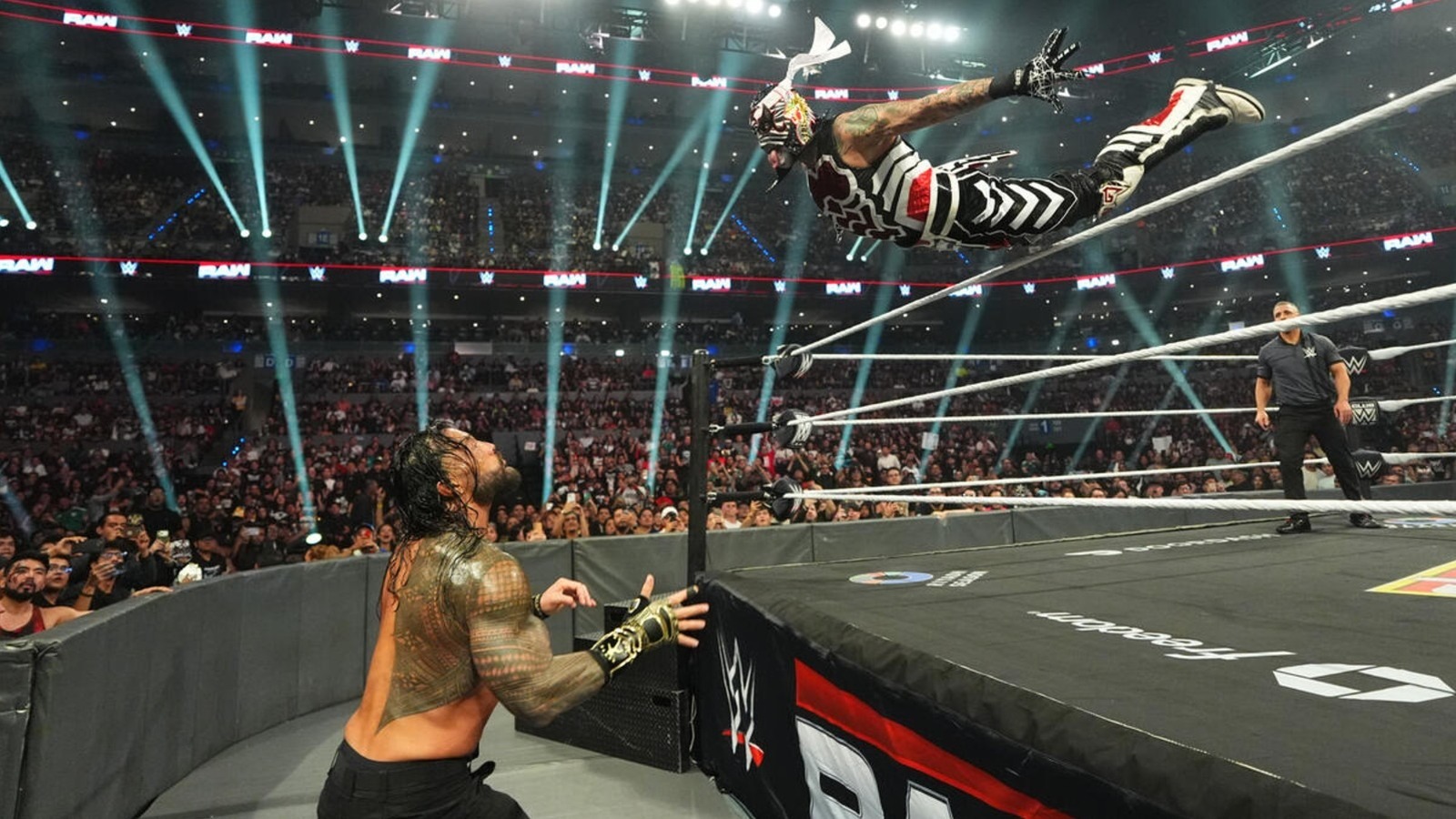 Penta Comments On WWE Raw World Title Match, Calls Roman Reigns ‘Best In The Universe’