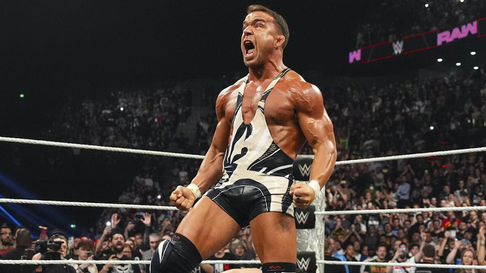 Chad Gable Wins WWE Raw Triple Threat Match, Retains Men’s Intercontinental Title