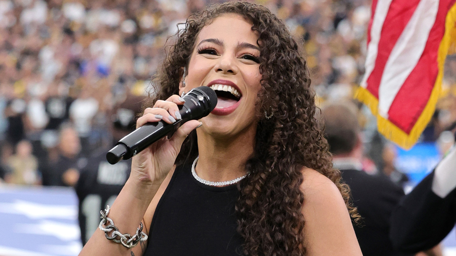 Backstage News On Former WWE Ring Announcer Samantha Irvin’s Impending Free Agency